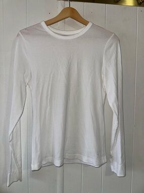 Banana Republic Classic White Long-Sleeve Crewneck Shirt - Women size medium